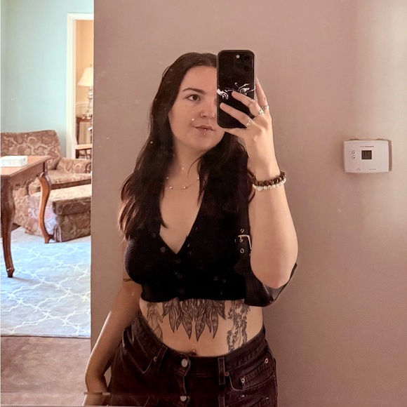 Meet your Posher, Sierra - Picture 2 of 2